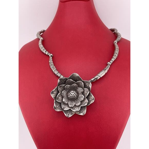 Modernist vintage 925 Sterling silver Flower handmade Necklace
